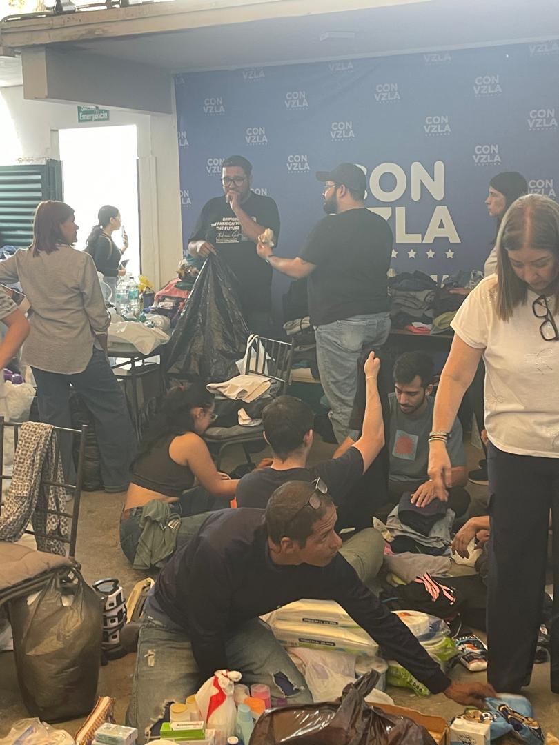 Ciudadanos de Vente Chacao reunidos en asamblea comunitaria
